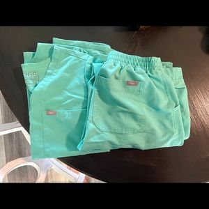 Surgical Green FIGS scrub too and scrub pants